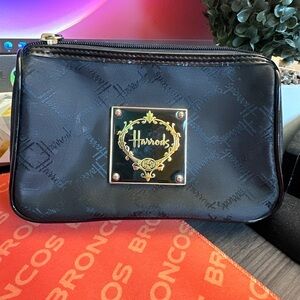 EUC Elegant Black and Gold Harrods Logo Plate Make-Up‎ Pouch